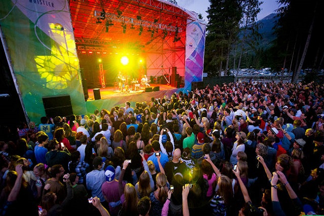 Cháy cùng âm nhạc ở công viên Prospect